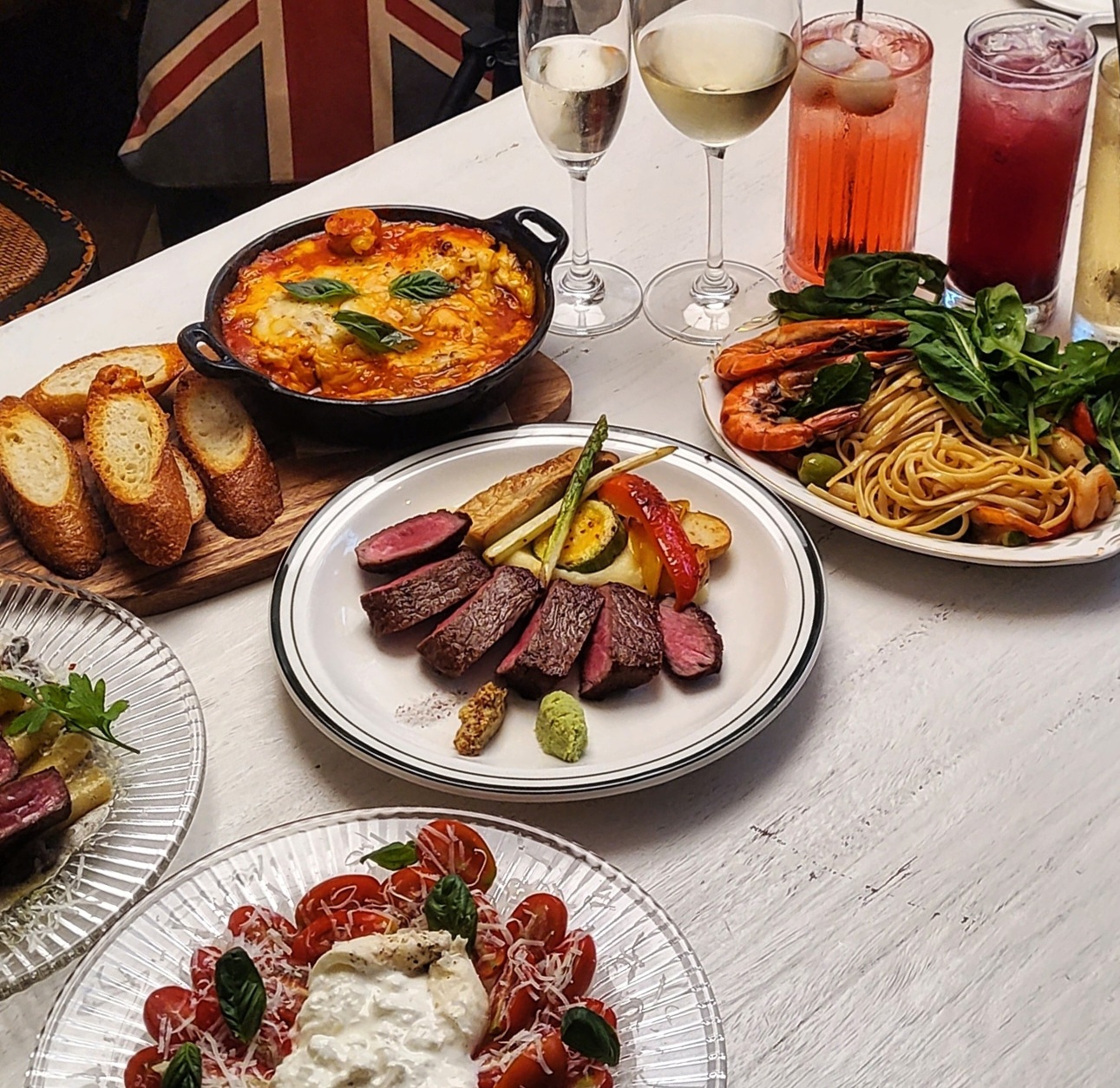 Dongnae 2nd Floor Bistro retro dome-tent terrace and wine