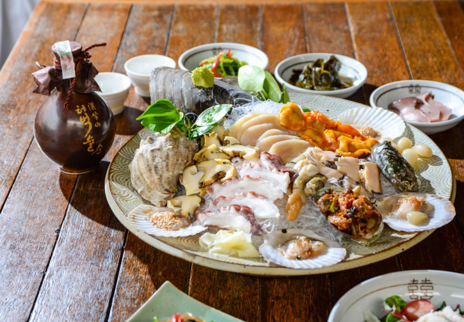 Jeju Sikdang whole grilled cutlassfish