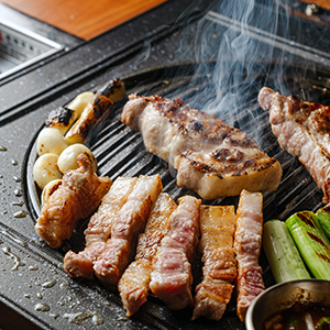 ドダンジプ72時間熟成豚肉の炭火焼き