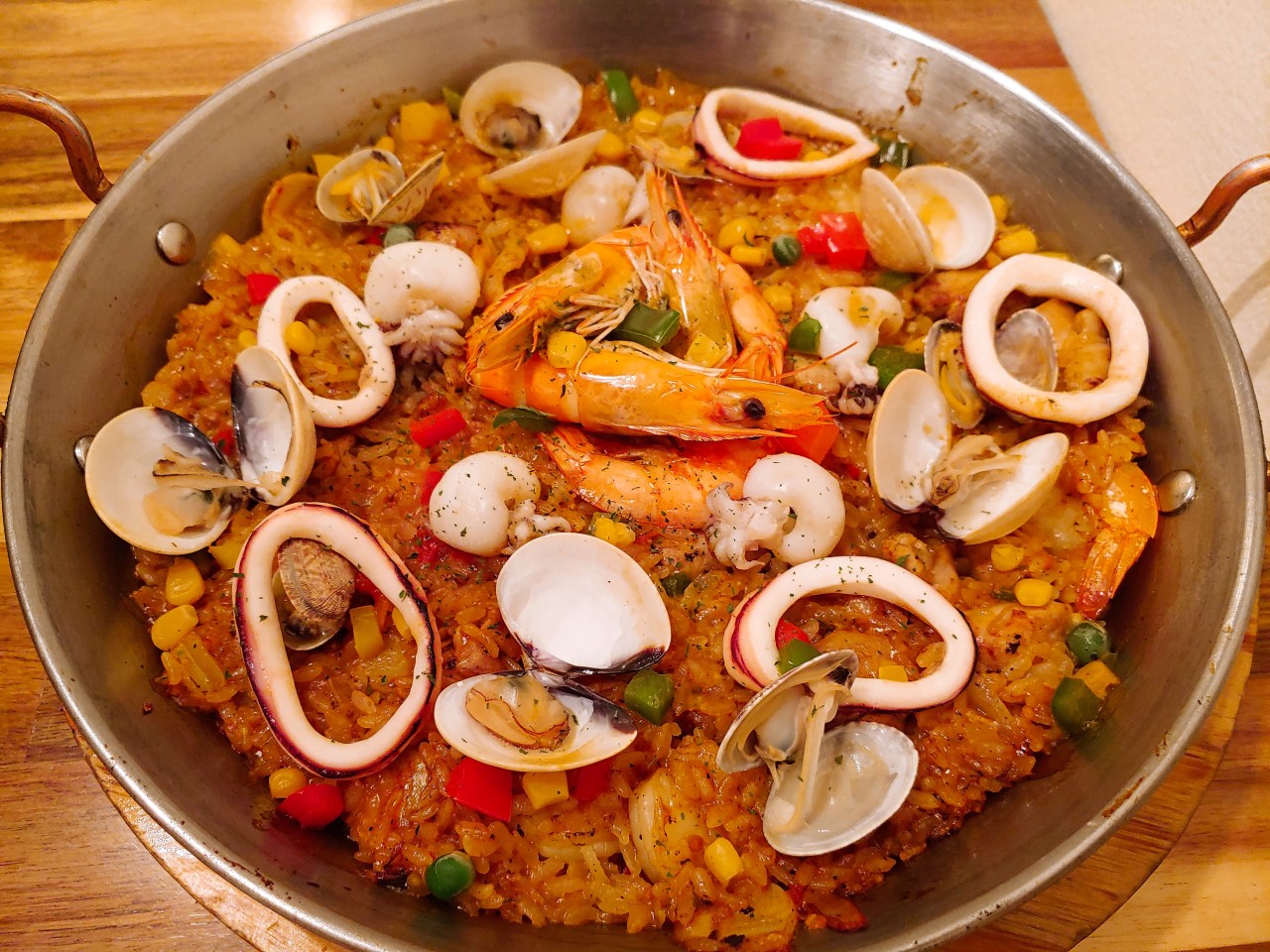 Moz Tapas Lounge Spanish tapas and wine bar in Sharosu-gil