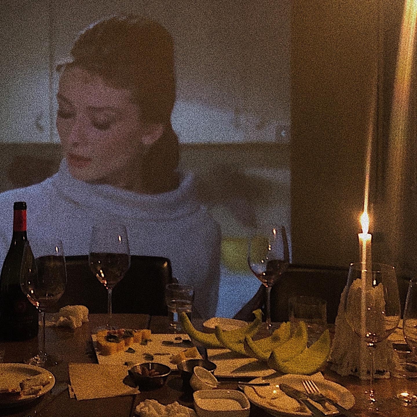 狎鴎亭 Peahen 巷側の窓がある居心地の良いワインバー