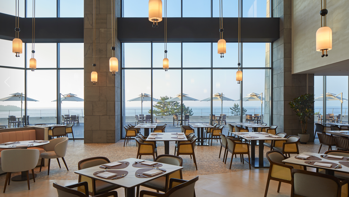 Lux buffet spread with seafood BBQ, carving station and apple mango dessert at Parnas Jeju Confetti