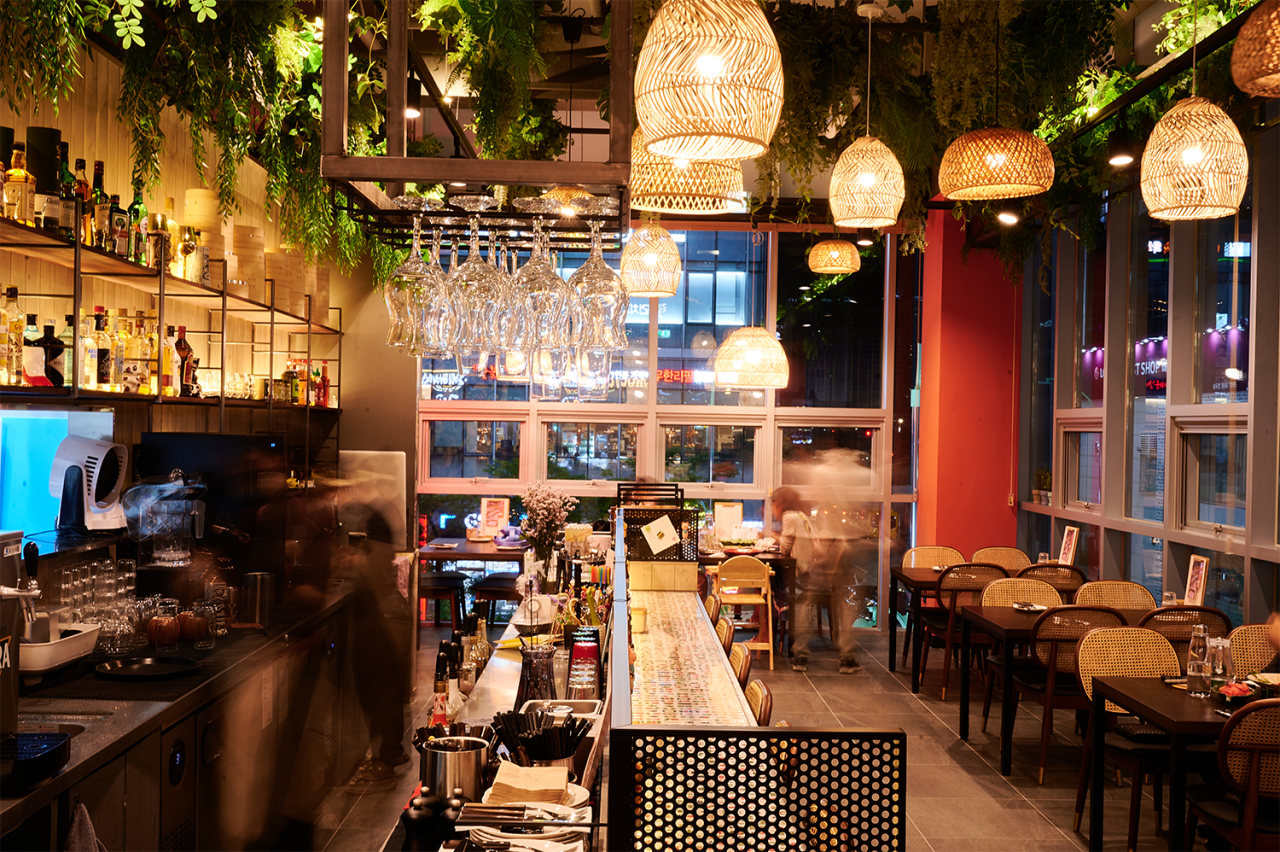 Choo Choo's松岛分店色彩缤纷亚洲小吃和鸡尾酒