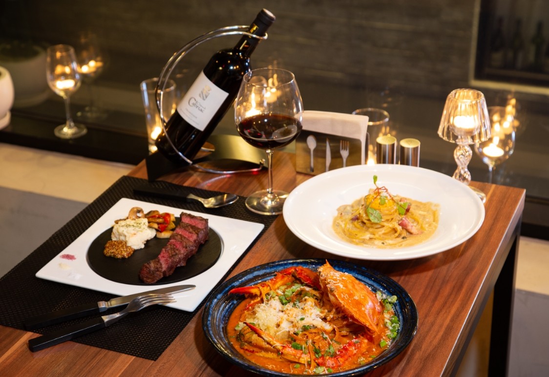 Wise Table Sinchon Italian plates and cozy setting