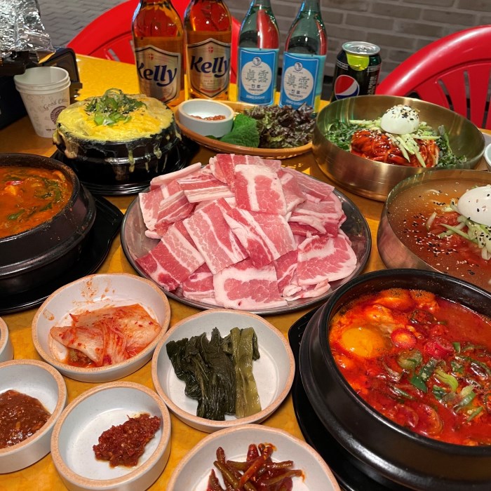 Socoorichon Cheongdam cold-grilled pork with spicy sides