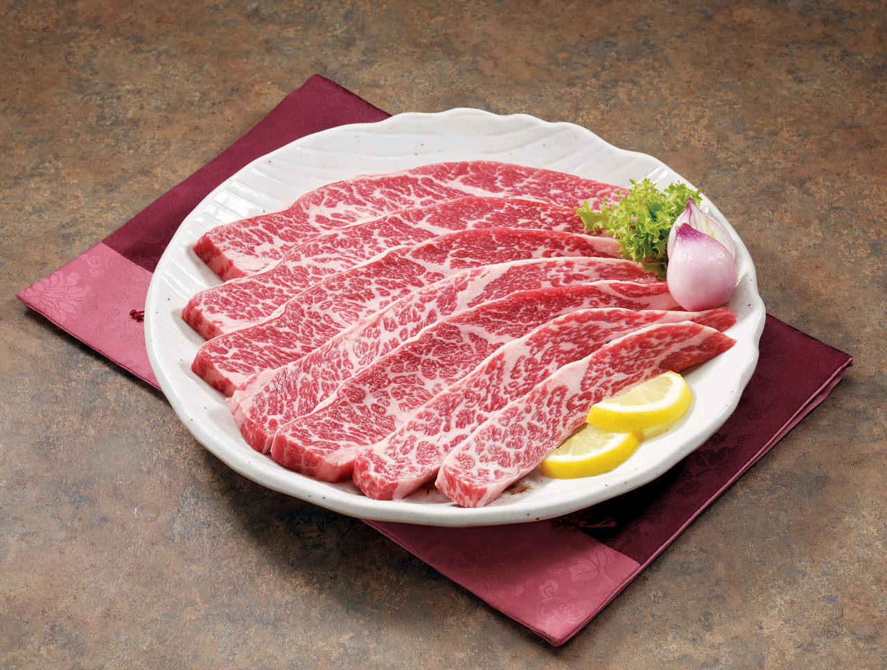 Chamtow Guui Branch 高級屠宰肉盤與燉湯