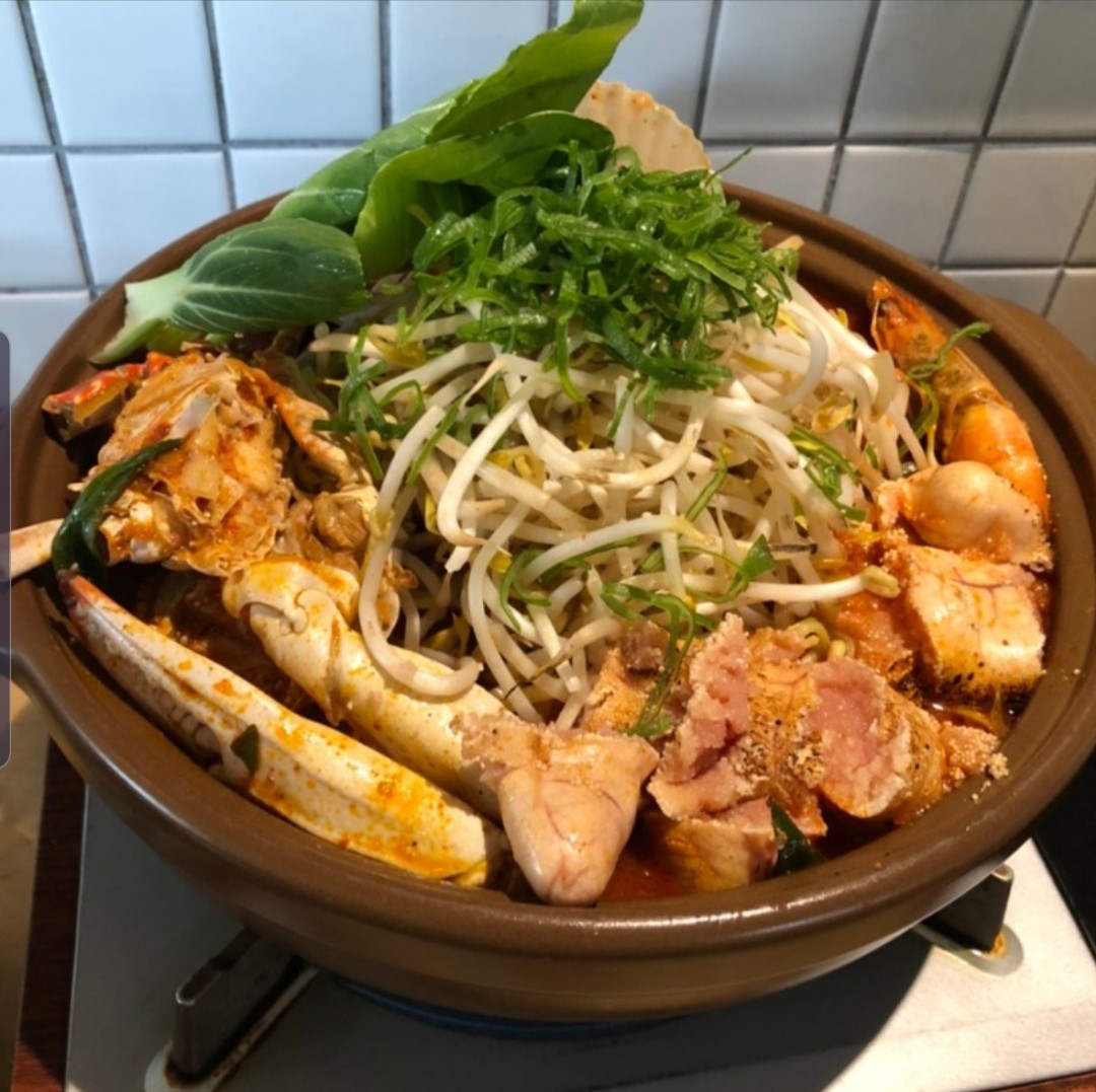Biyori Fukuoka-style izakaya skewers and tomato nabe
