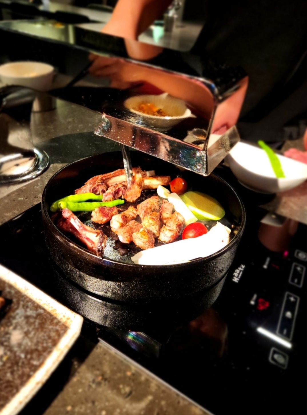 양우정담烤羊排與擺盤