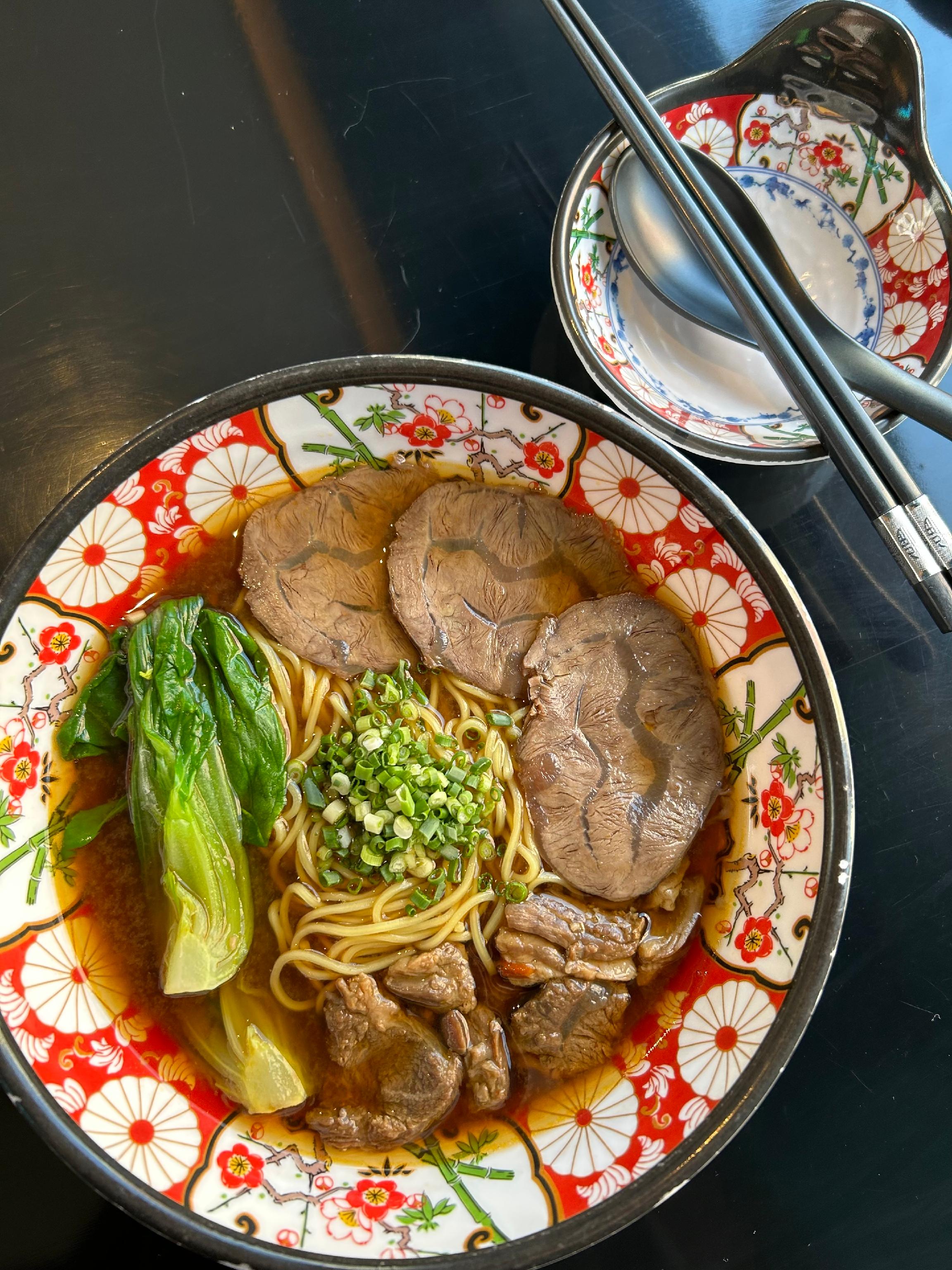 Ttosia台灣料理，麻婆豆腐、辣蝦與炸茄子