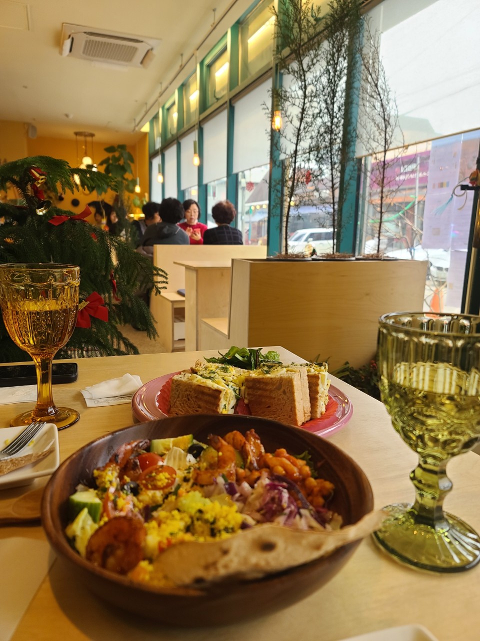 NZ Story Seokchon Lake brunch platters and stew