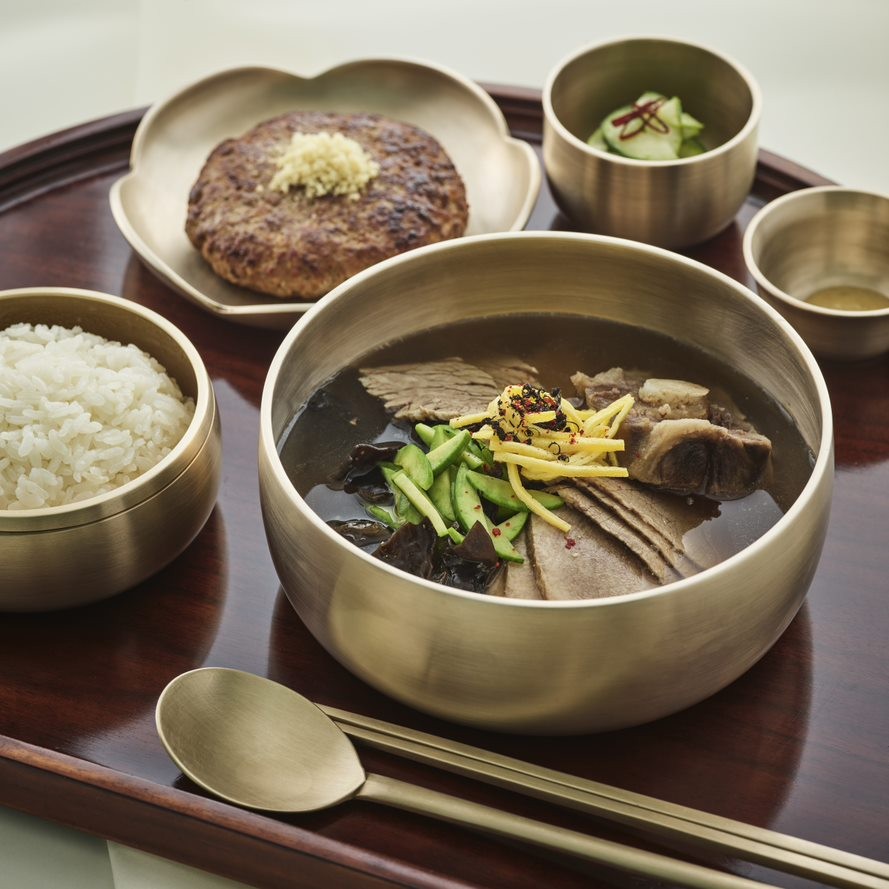 Calm hanok-inspired room with seasonal Korean course at Gyuban