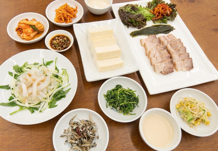 Hwanggeum Kongbat Seocho homemade tofu and soybean stew