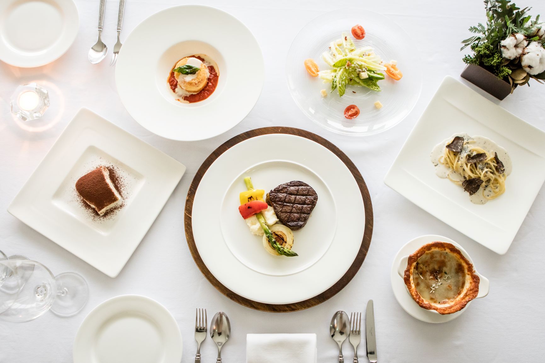 La Cucina クラシックイタリアン肉コースと街の景色