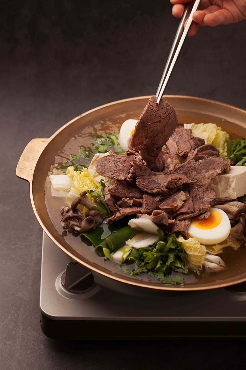 蔘洞Yeongdong Gollbang的韓式火鍋與蒸餾酒