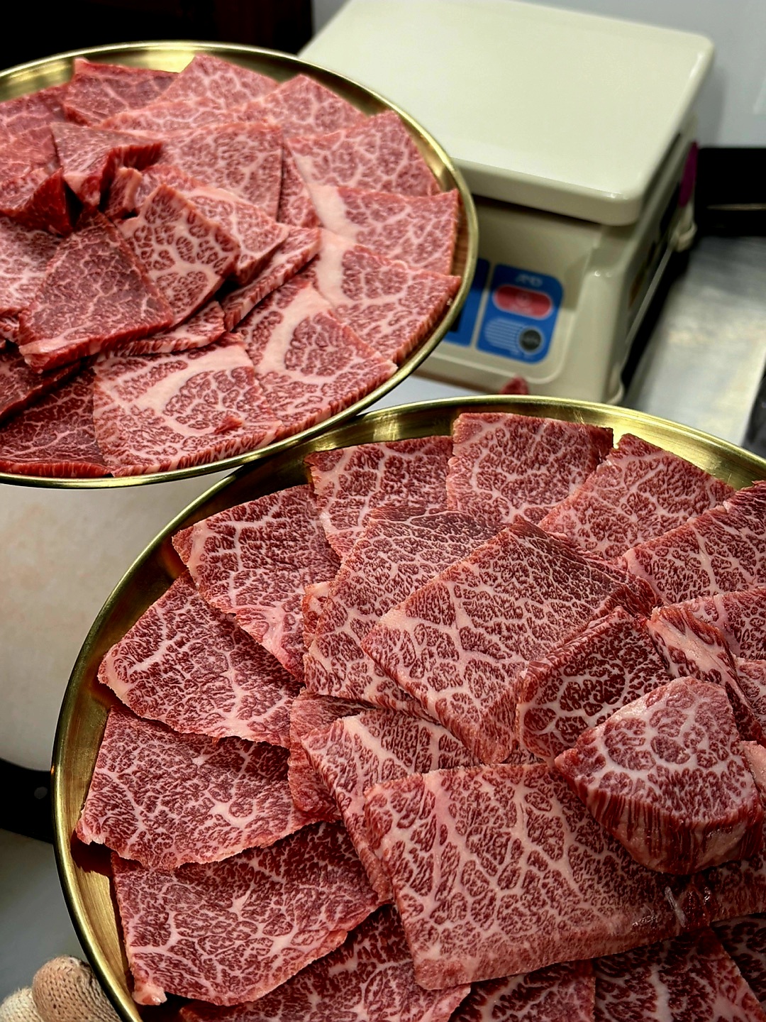 素林釜山中央洞溼式熟成韓牛切片擺盤