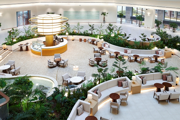 Fondmer Lounge中庭自然采光与咖啡