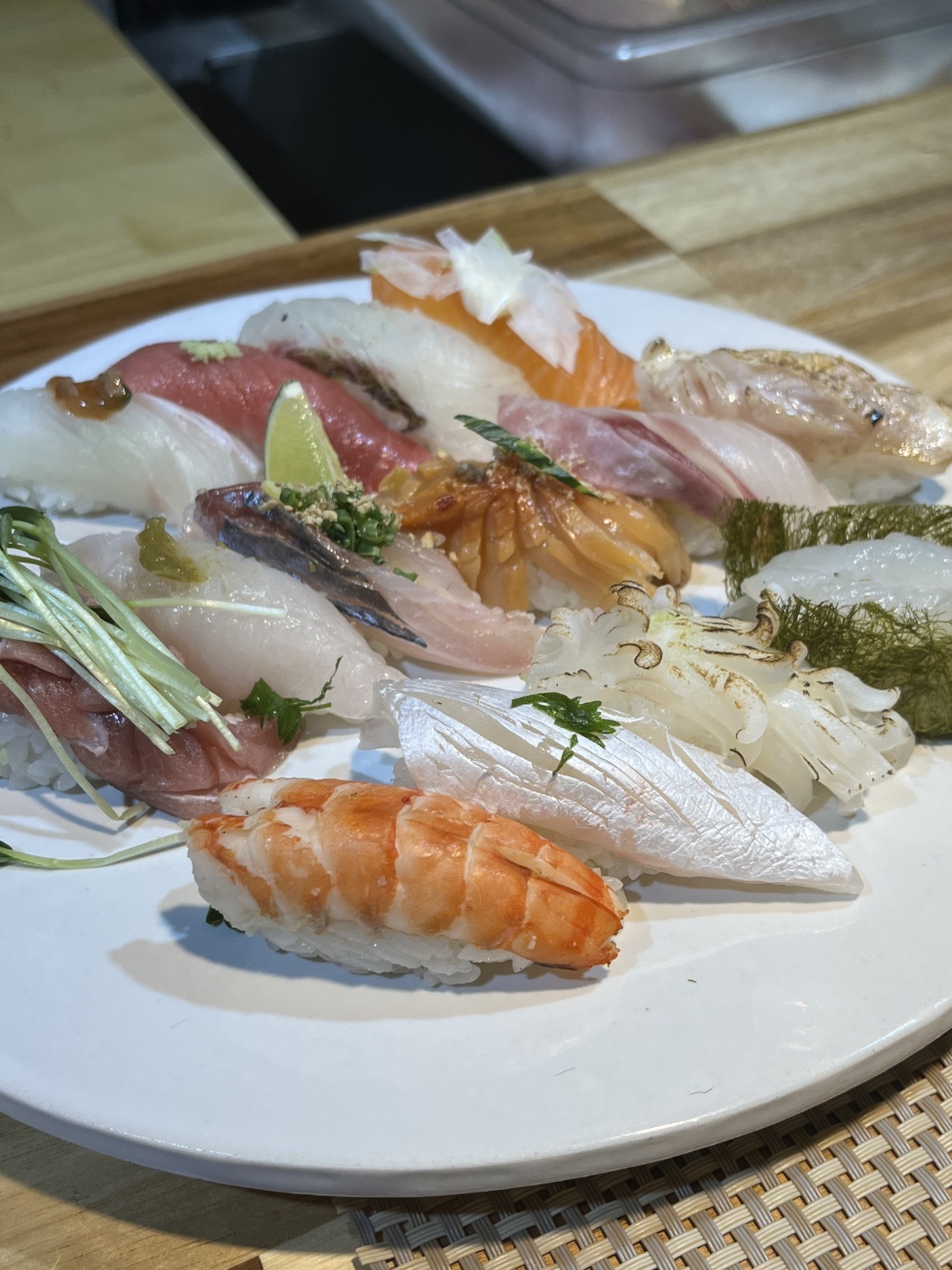 Temori sushi omakase course with seasonal nigiri