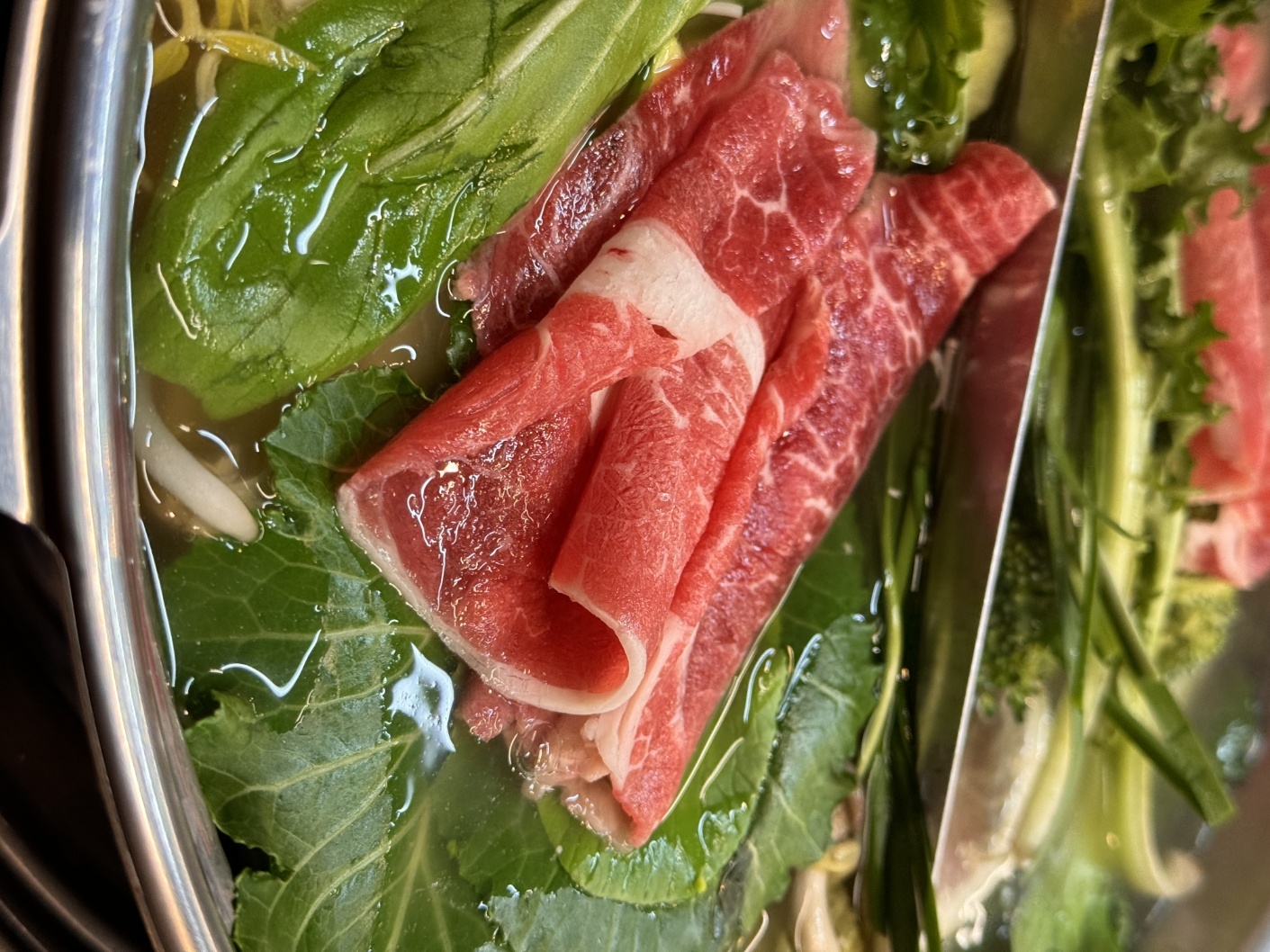 濟州溫湯火鍋附綠色生菜吧與雙湯底