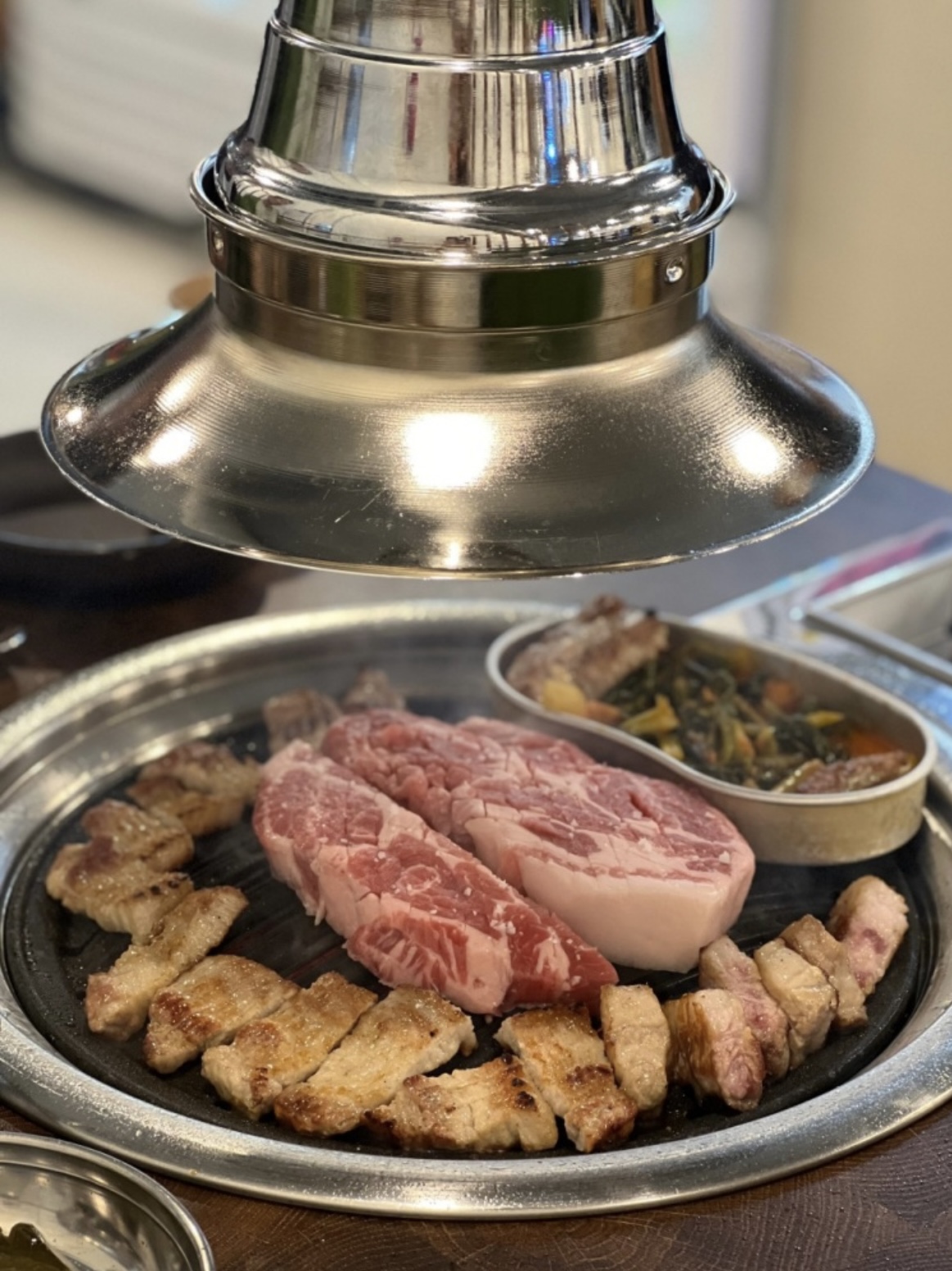 Gobaeg grilled pork with neat banchan