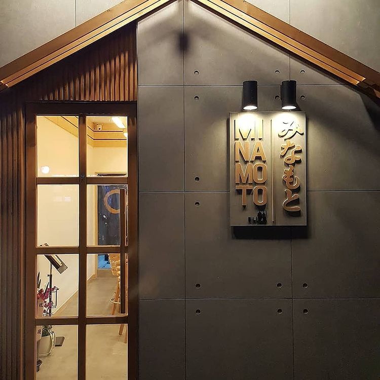 Sushi Minamoto quiet counter with pristine uni