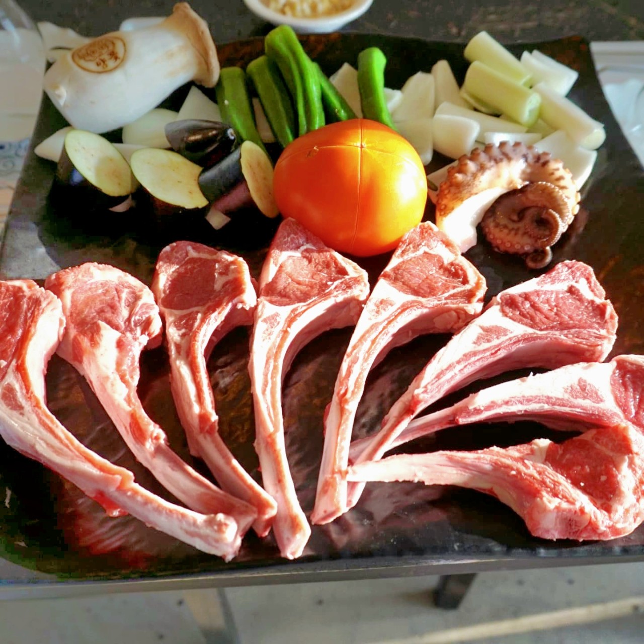 ヤンコット プレミアムラムラックのジューシーな焼き上がり