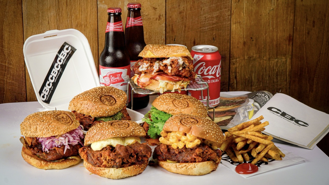 納什維爾辣雞漢堡，帶有辛辣醬汁光澤