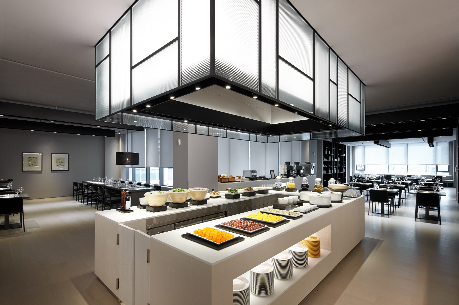 Shilla Stay Seocho 咖啡厅自助餐区，带烧烤和包间