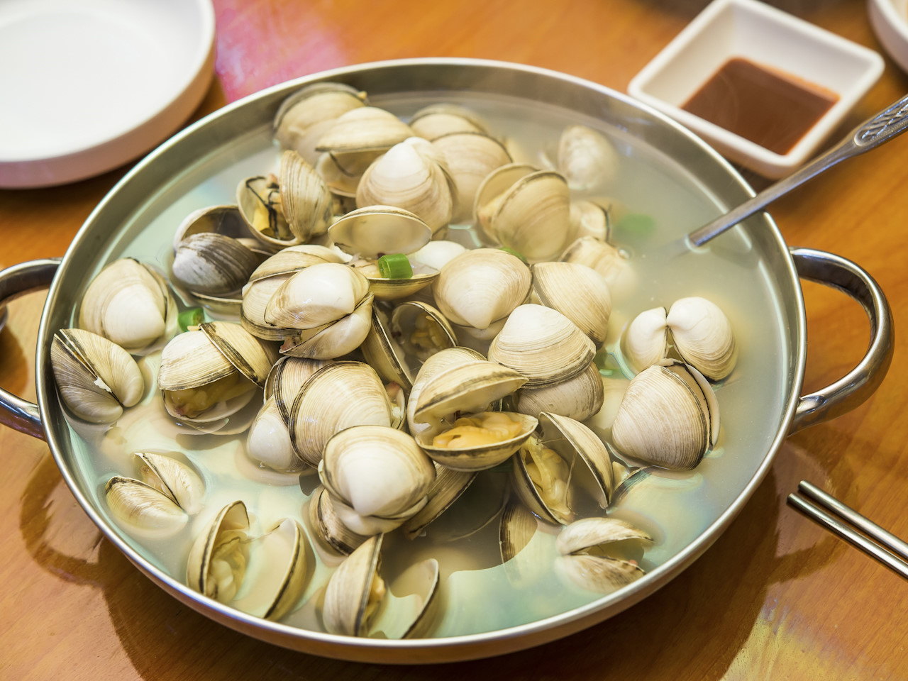 中央市場Ossi Kalguksu蛤蜊刀削麵湯