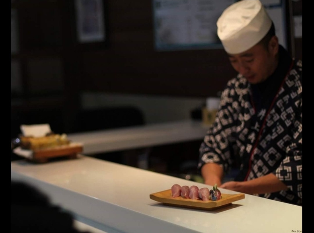 Inoue Sushi omakase nigiri on lacquered counter