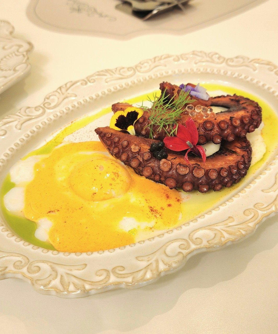 TORO義大利餐點及靜謐影島海景屋頂用餐區