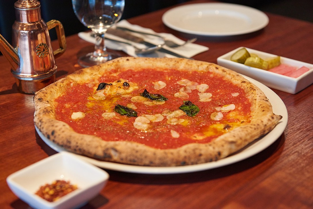 Volare木火那不勒斯披萨，焦黄脆皮上铺有芝麻菜