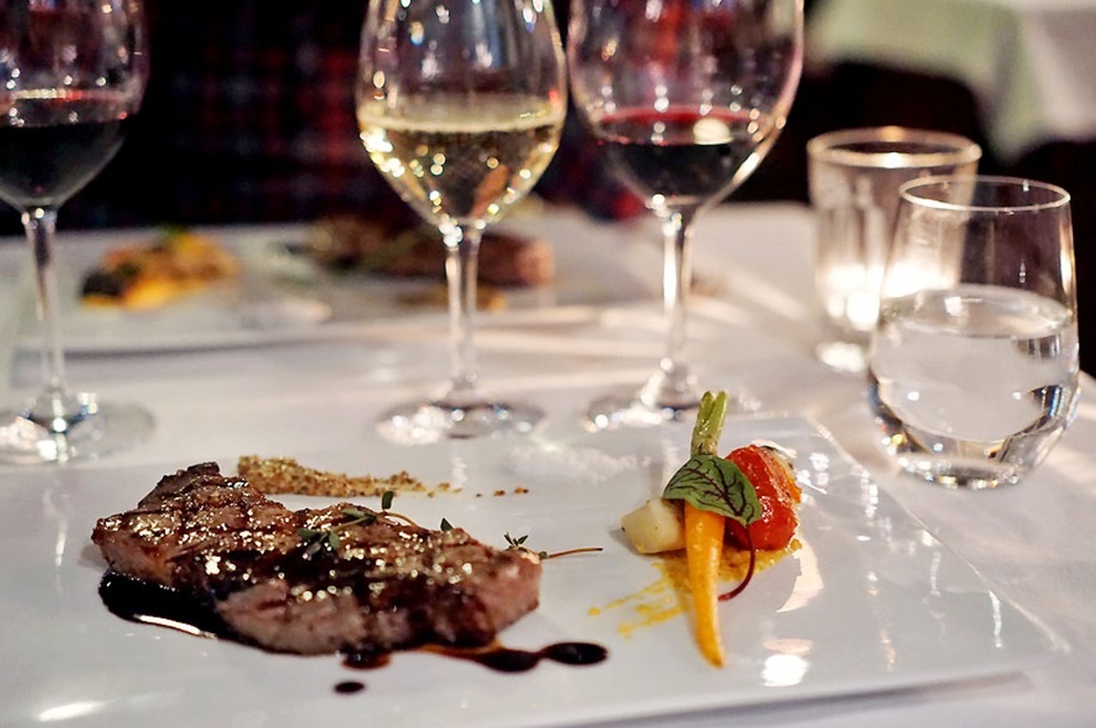 ゴルツ 漢江夜景が望めるダイニングルーム ワインとコース料理