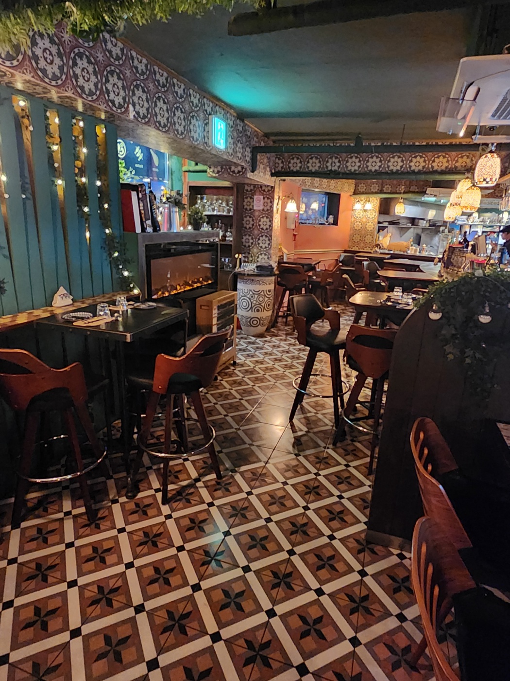 Moon's Tapa Gongdeok wine, paella, and tapas spread