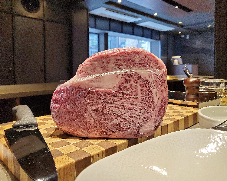 ISOKWOOHWA 韩牛牛排，现代极简摆盘