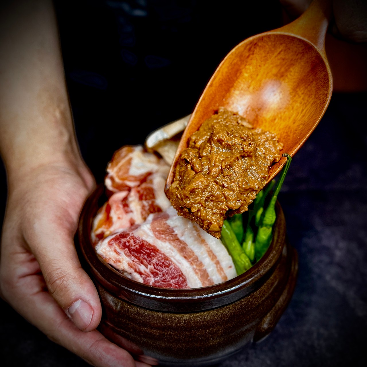 Suksungbusim staff-guided pork aging and tableside grilling