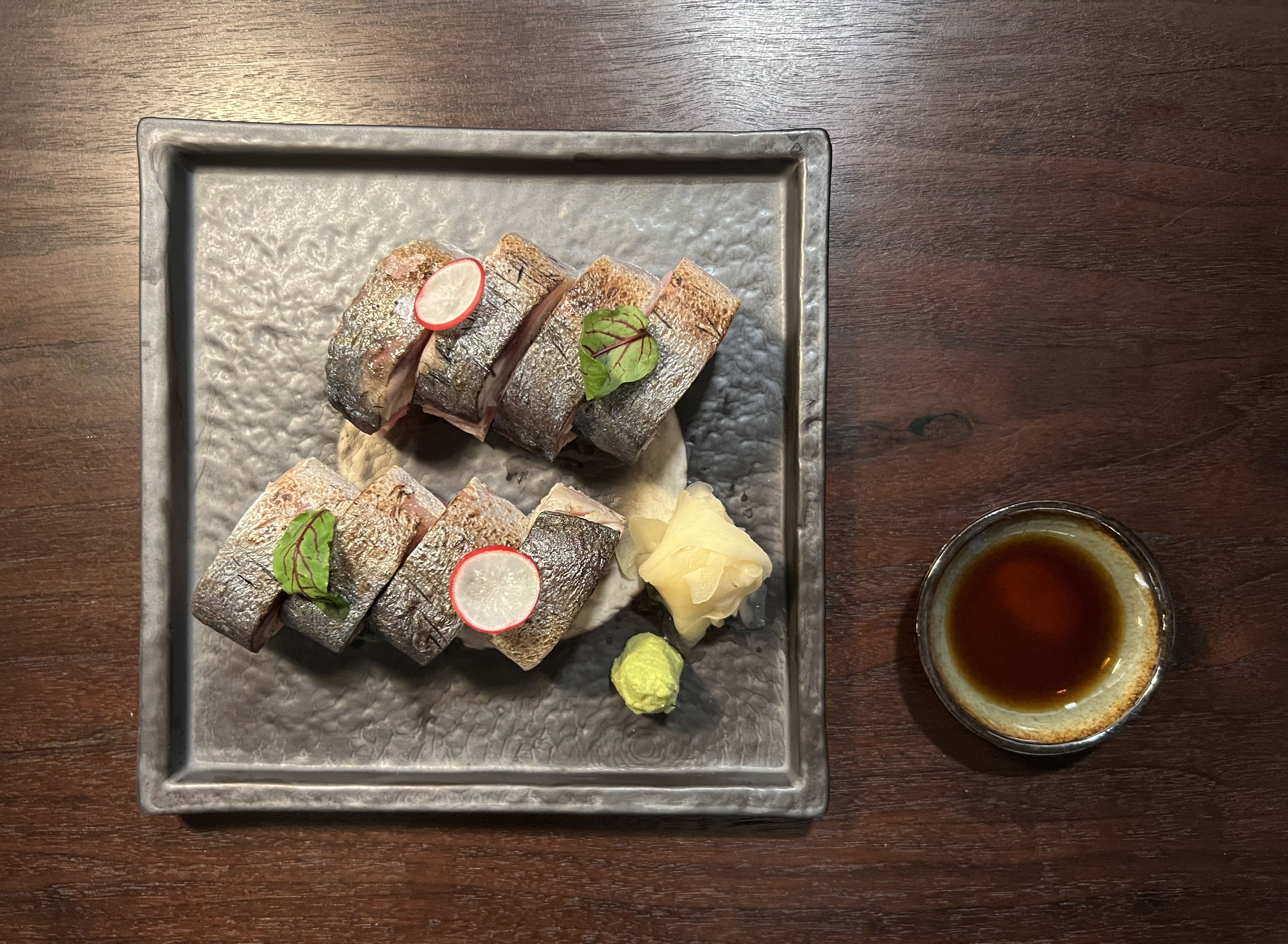 Tamago Shokudo compact four-table space