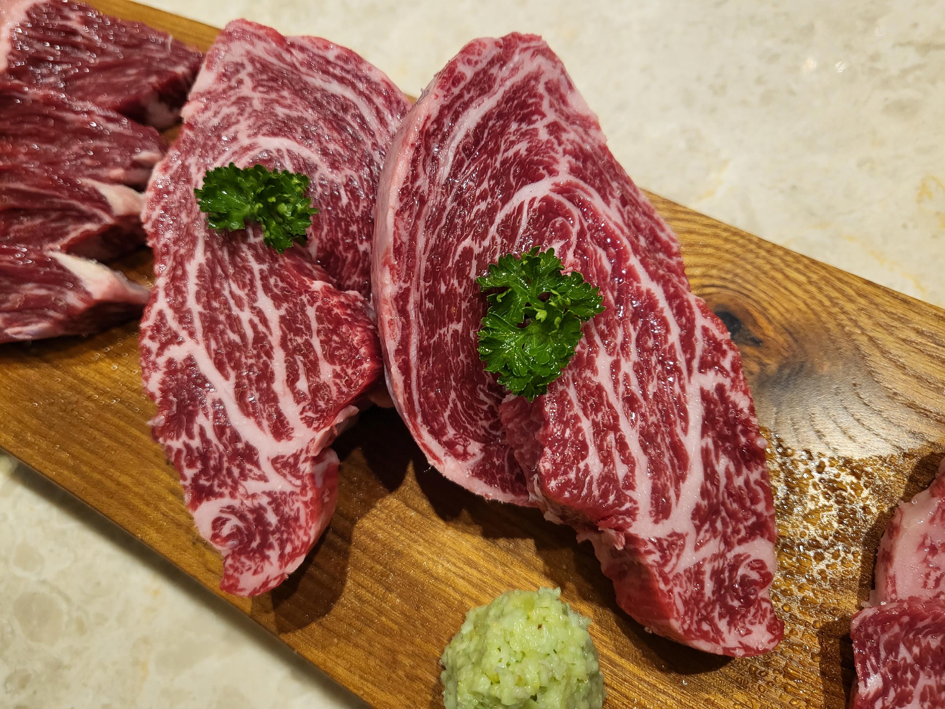 Woojeok Myeongji支店の個室での韓牛リブ盛り合わせ