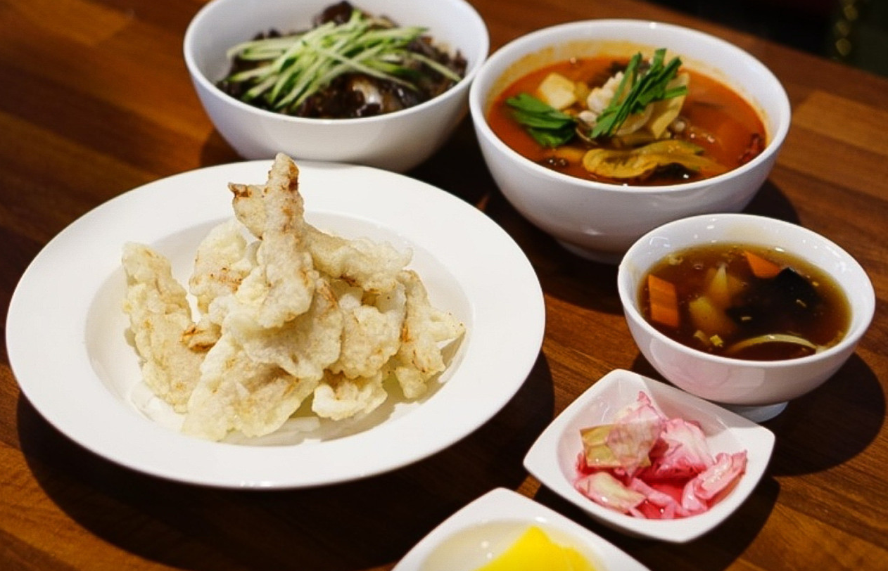 Tender sweet and sour pork and noodles at Seongsusok Hyangyeon