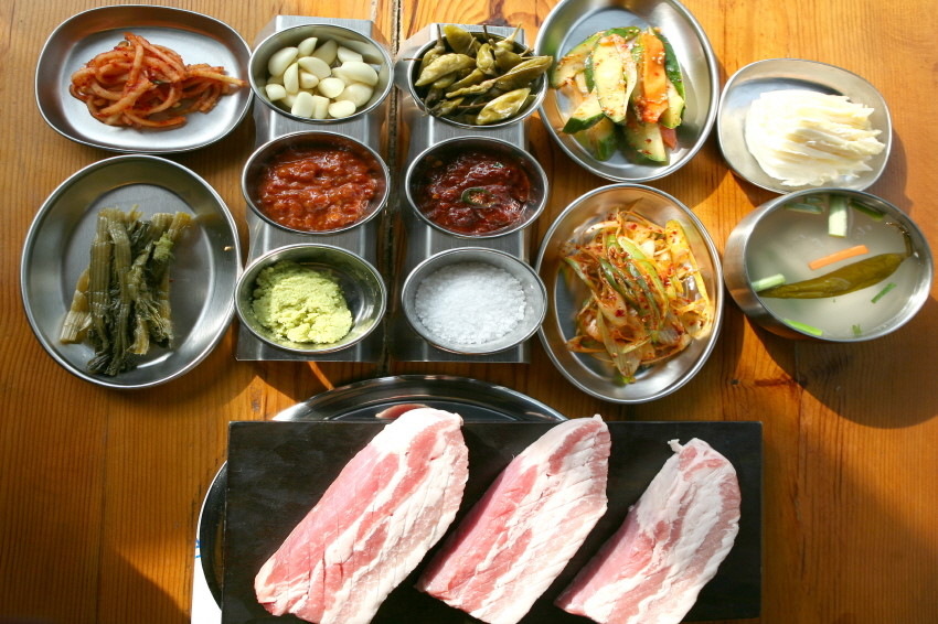 Bongwoo Icheungjib’s jar-chilled mul-naengmyeon and grilled pork