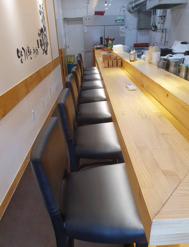 Yanggihwan Tuna neat tuna sashimi plate at intimate counter