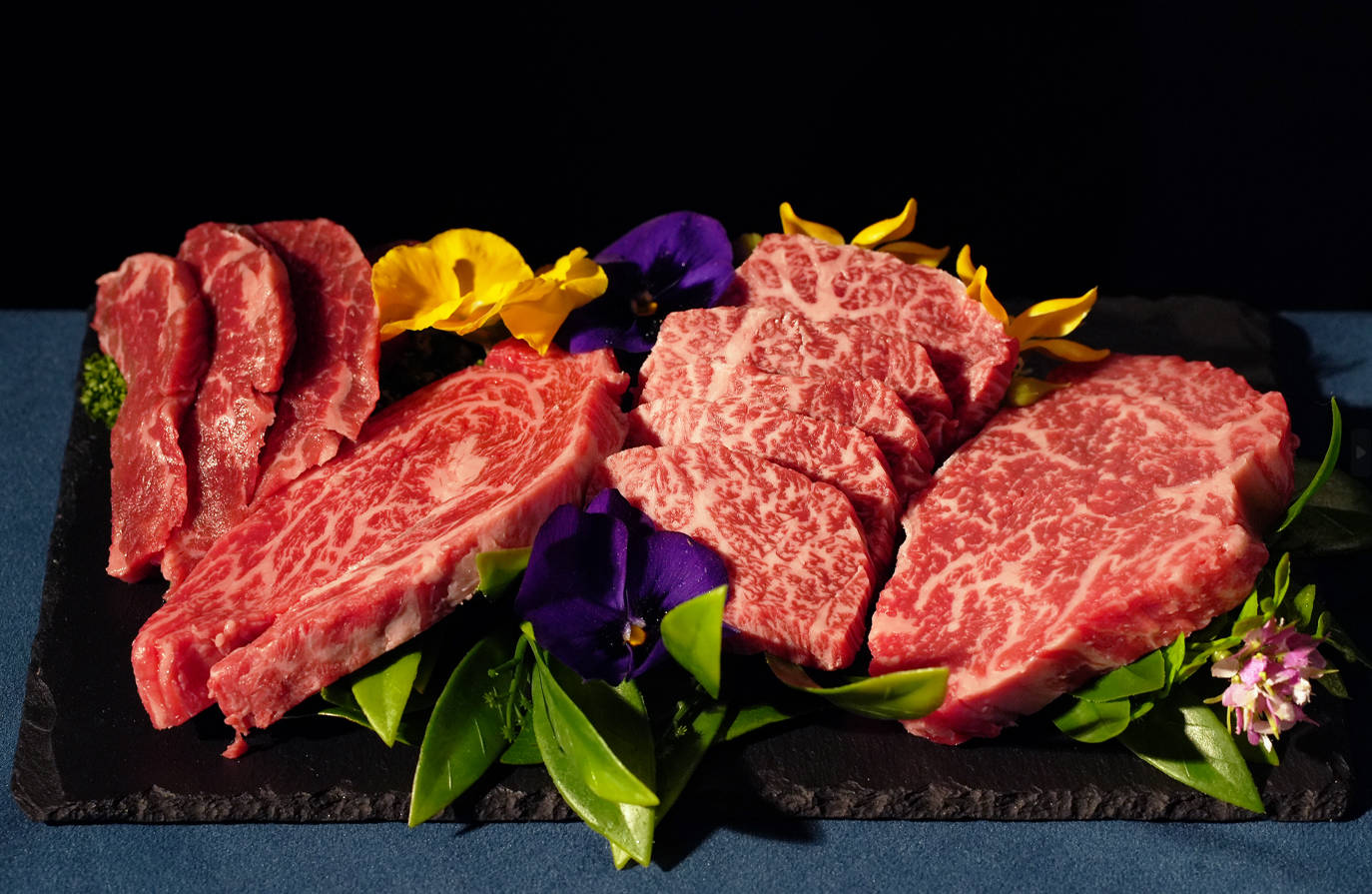 우화전 炭火转轮韩牛及肋排切割