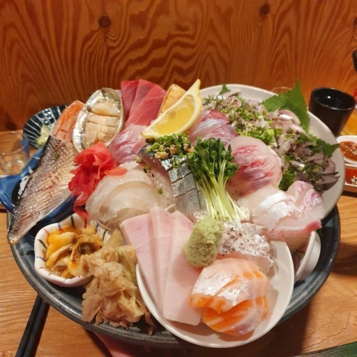 Itsumori generous sashimi platter at Yeonsan-dong izakaya