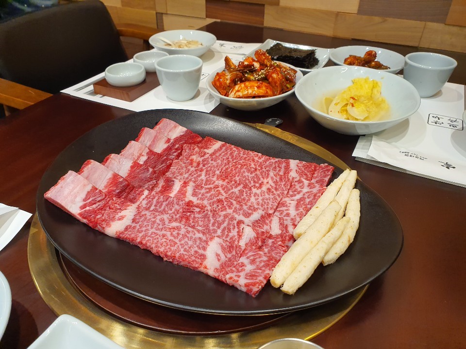 海雲台・ハヌリガの新鮮で漬けた牛カルビセットのグリル