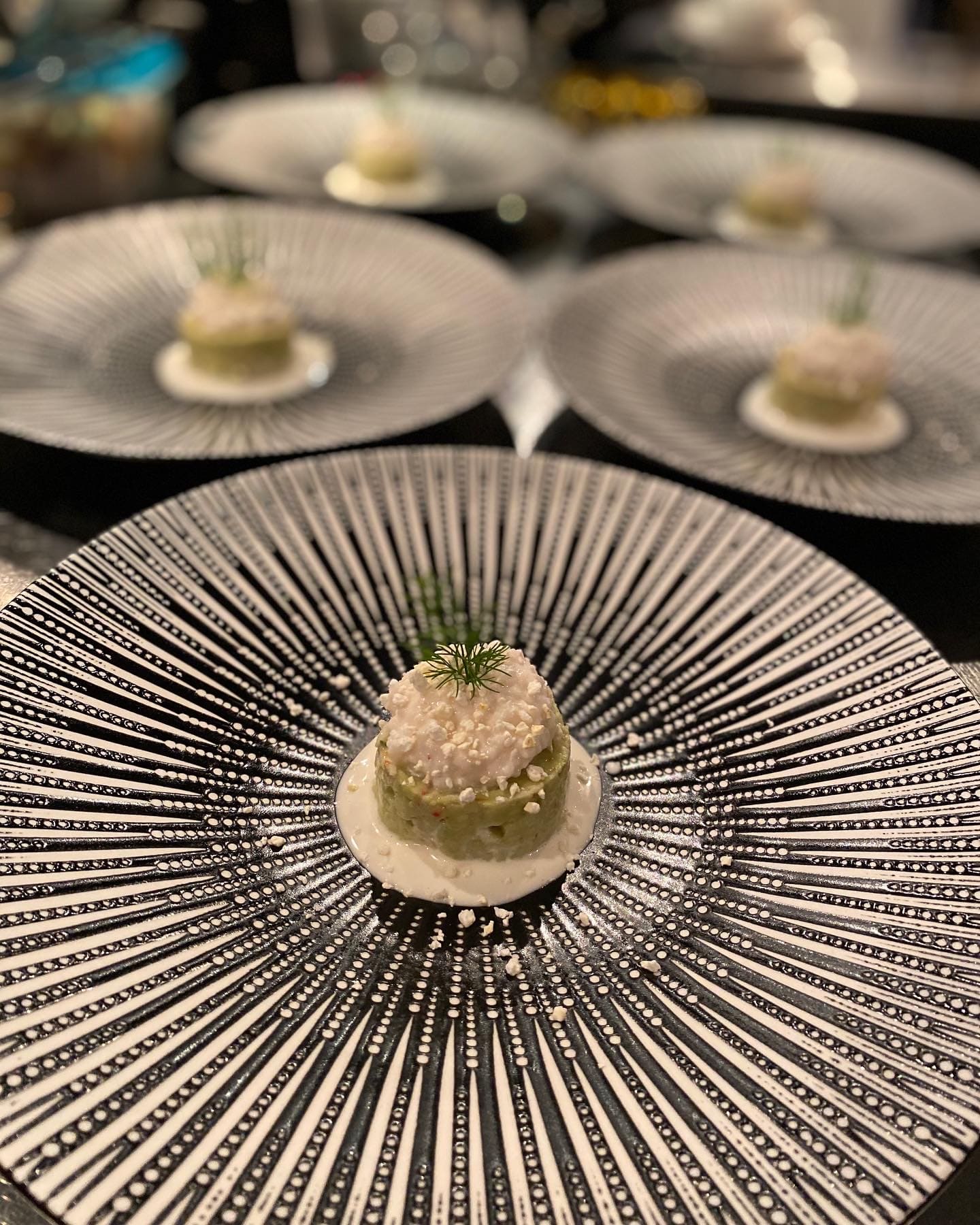 Jラウンジ フレンチコース料理 静かなダイニングルーム