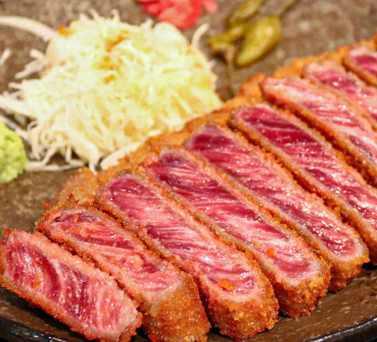 Furato Sinsa gyukatsu and omurice set