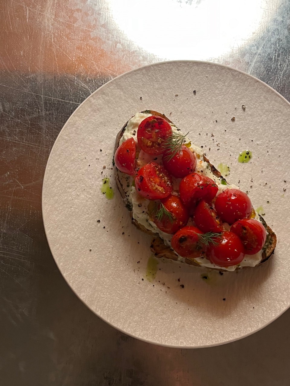 Orange Bird 輕鬆葡萄酒吧的義大利麵與海鮮料理