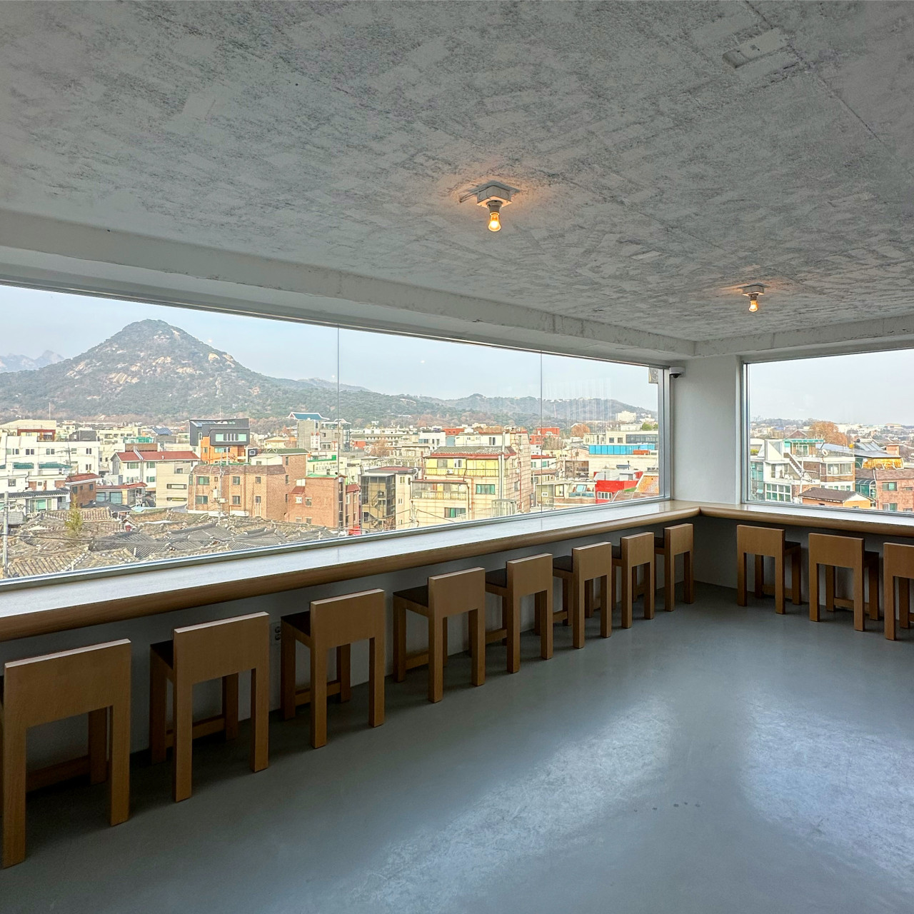 Kangaroo 西村 屋上テラスのワインバーと小皿料理