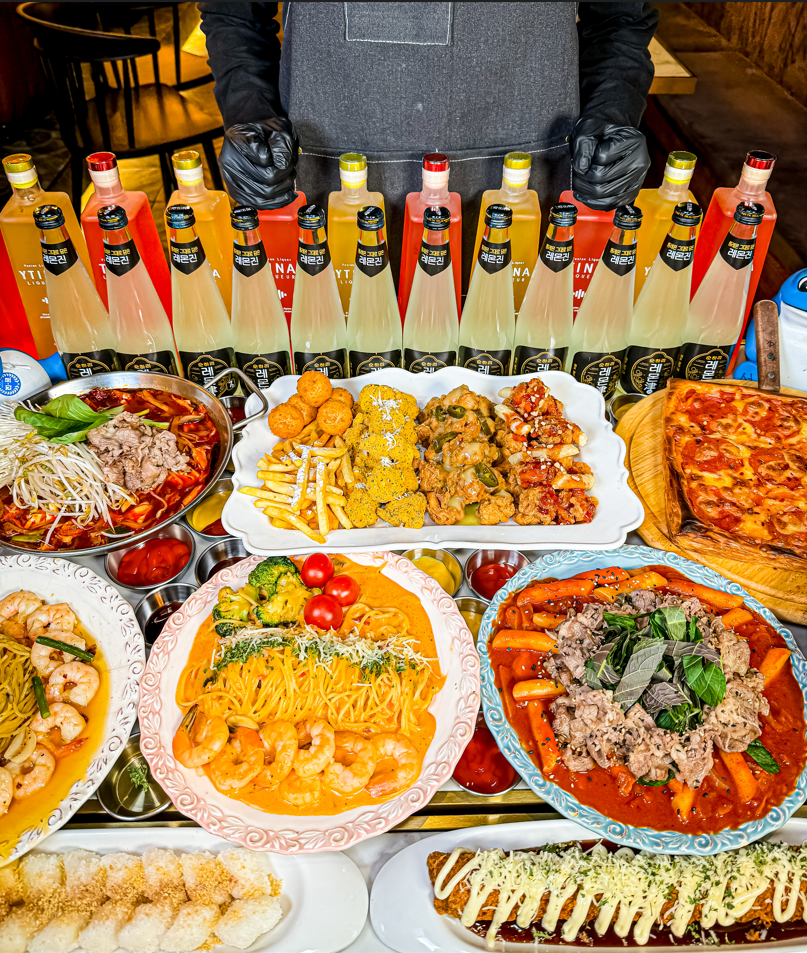 首爾酒館 江南站分店包廂酒桌與共享菜餚