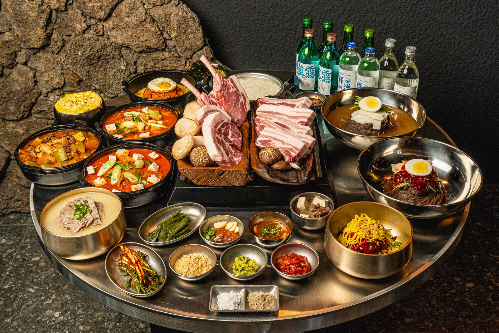 Apgujeong Gogitzip main store cross-aged Jeju pork on the grill