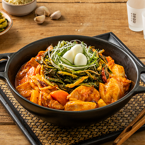 Bangi Banju Bar comforting anju with warm lighting across two floors